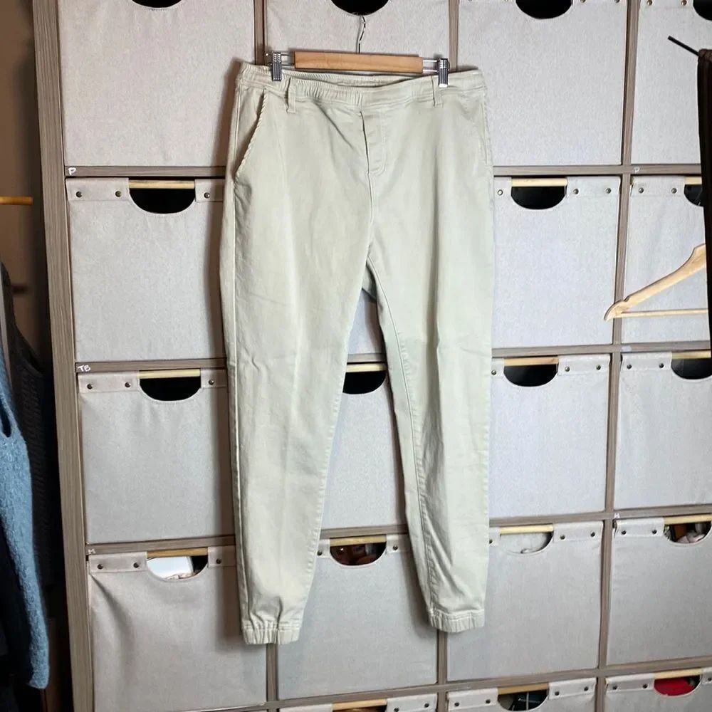 Swet Khaki buttonless jegging pants